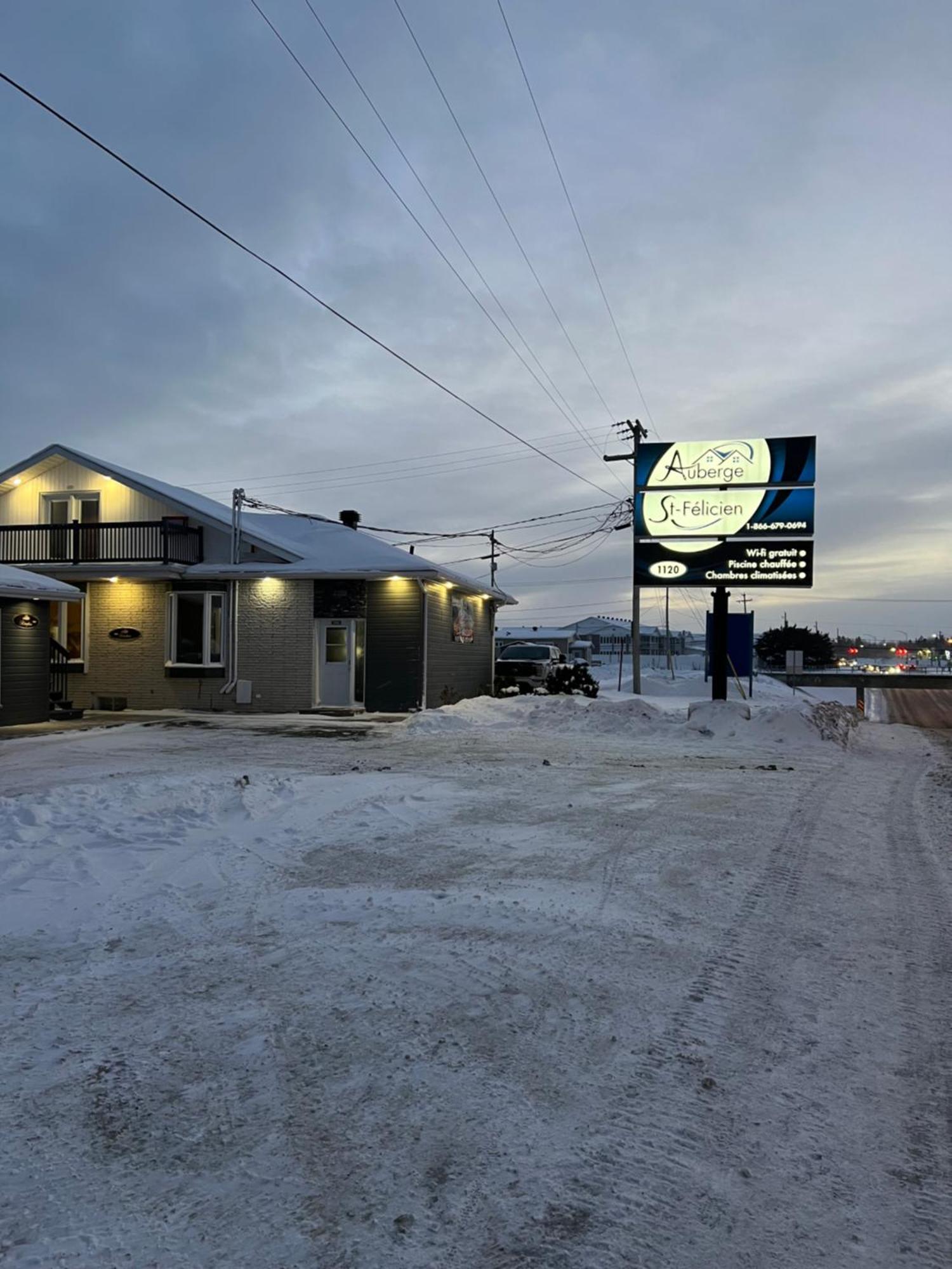 Hotel Auberge St-Felicien แซ็ง-เฟลีเซียง ภายนอก รูปภาพ