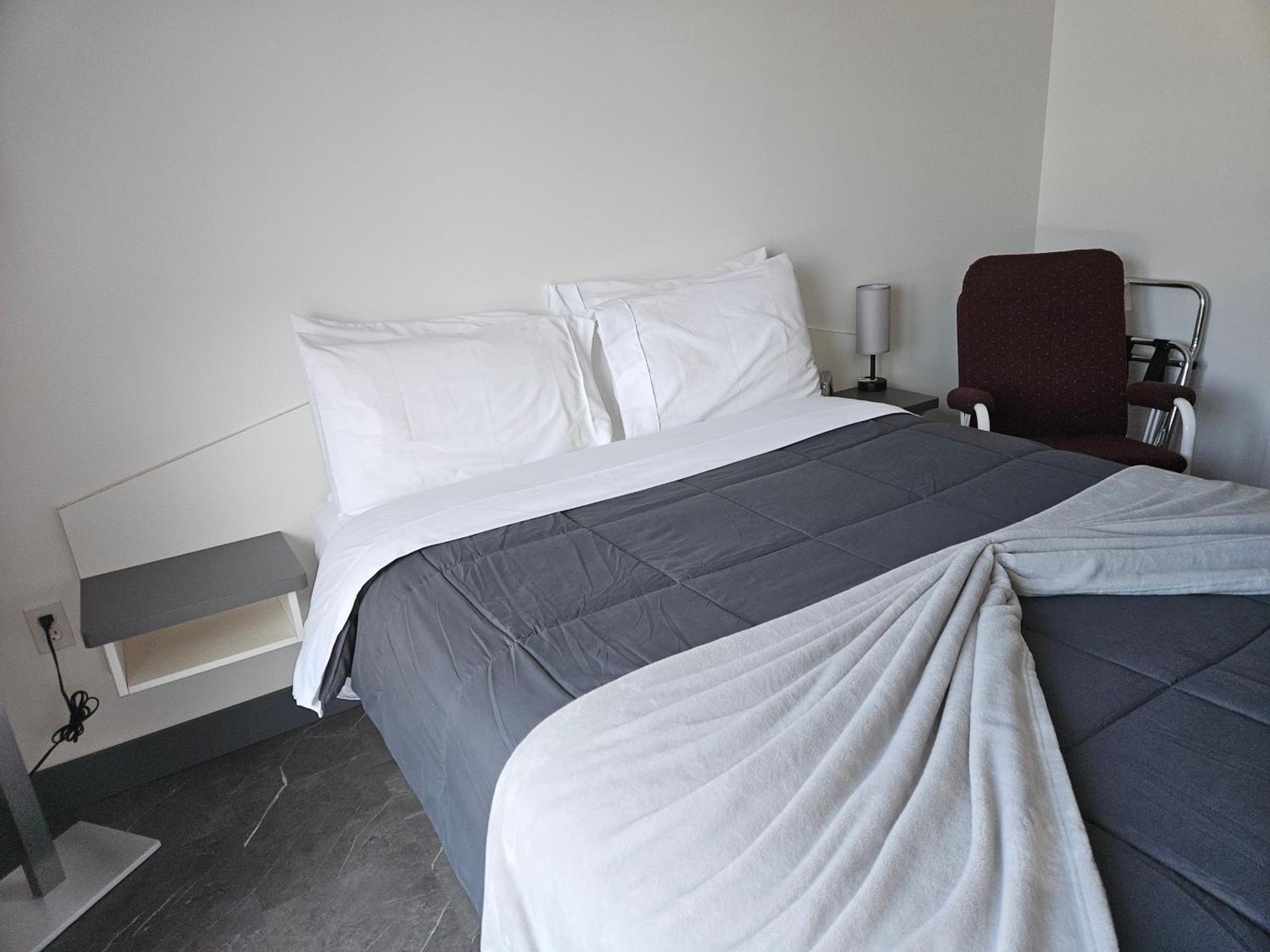 Hotel Auberge St-Felicien แซ็ง-เฟลีเซียง ภายนอก รูปภาพ