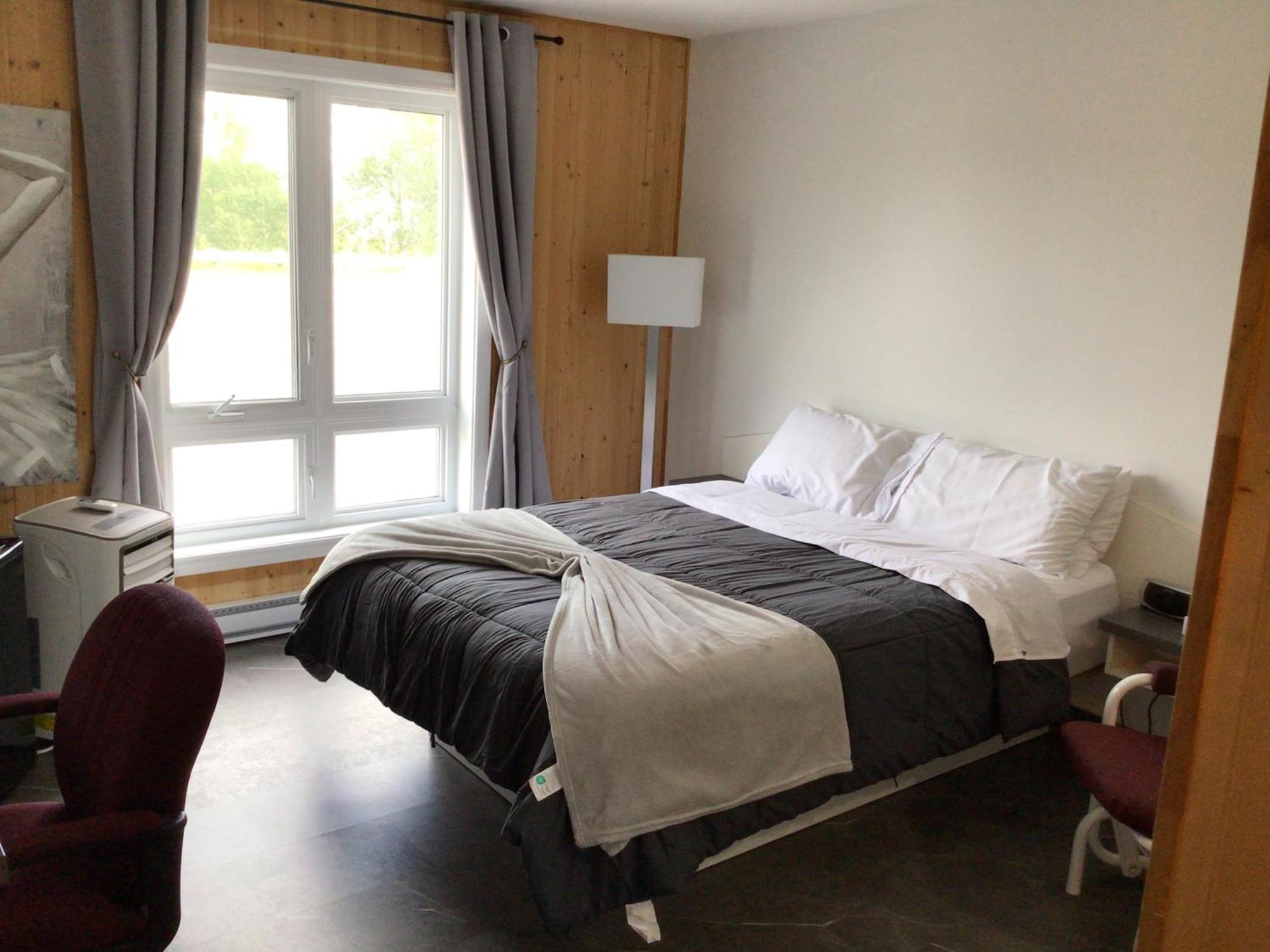 Hotel Auberge St-Felicien แซ็ง-เฟลีเซียง ภายนอก รูปภาพ