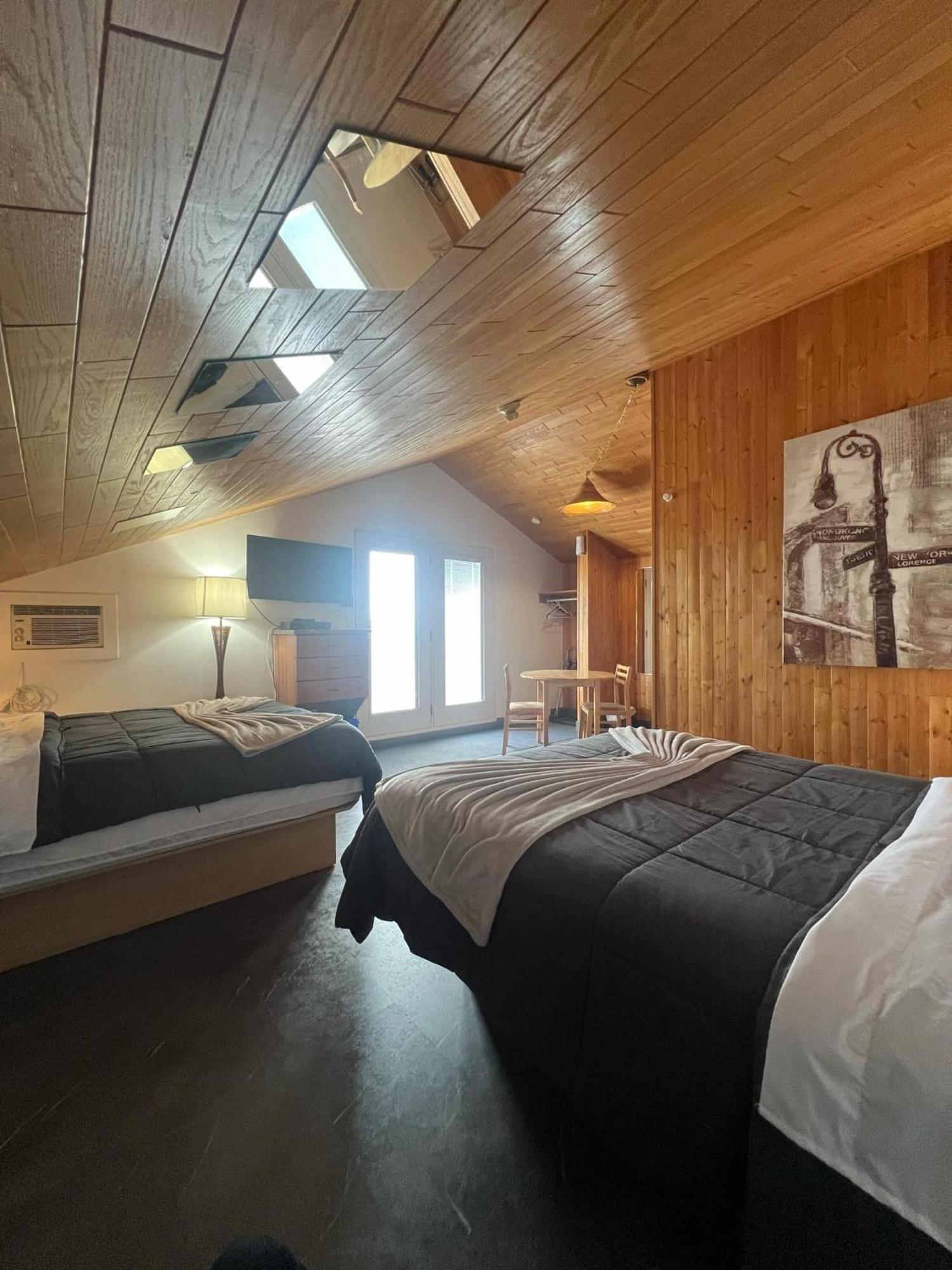 Hotel Auberge St-Felicien แซ็ง-เฟลีเซียง ภายนอก รูปภาพ